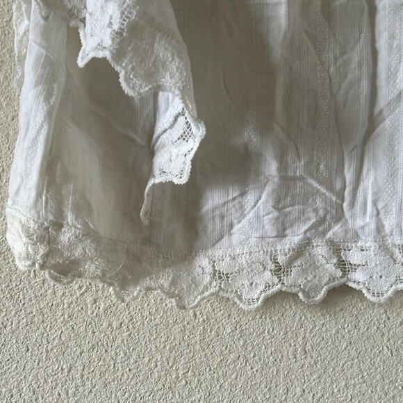 Xhilaration Women’s Floral Embroidered Top Sz Small White Flutter Sleeve Boho - Picture 6 of 8